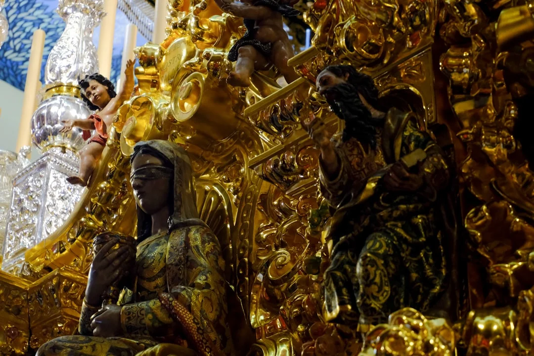 Semana Santa in Málaga überleben: Ein Familien-Guide zur Bewältigung der Menschenmassen