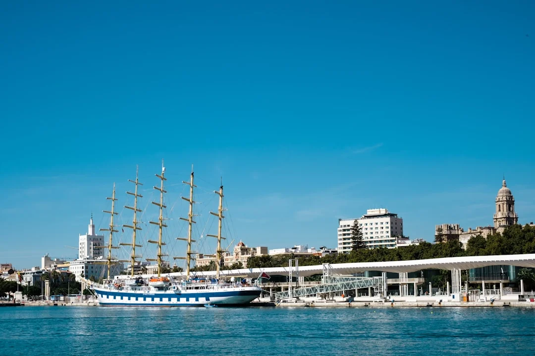 Legend of the Seas: Riesiges Kreuzfahrtschiff legt in Málaga an