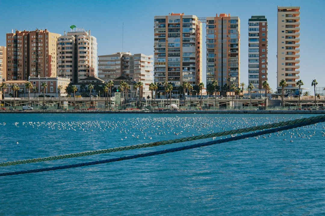 Sierra Blanca gestaltet die Küstenfront von Málaga El Bulto um
